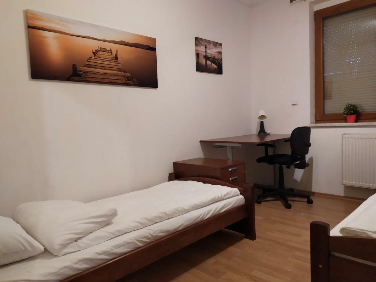Kate & Jenny - Two-Level Apartment In The Old Town ブラチスラヴァ エクステリア 写真